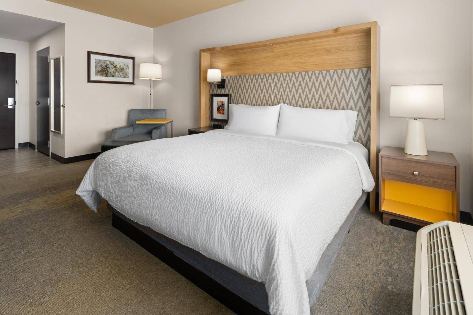 & - Savannah Airport - By Ihg