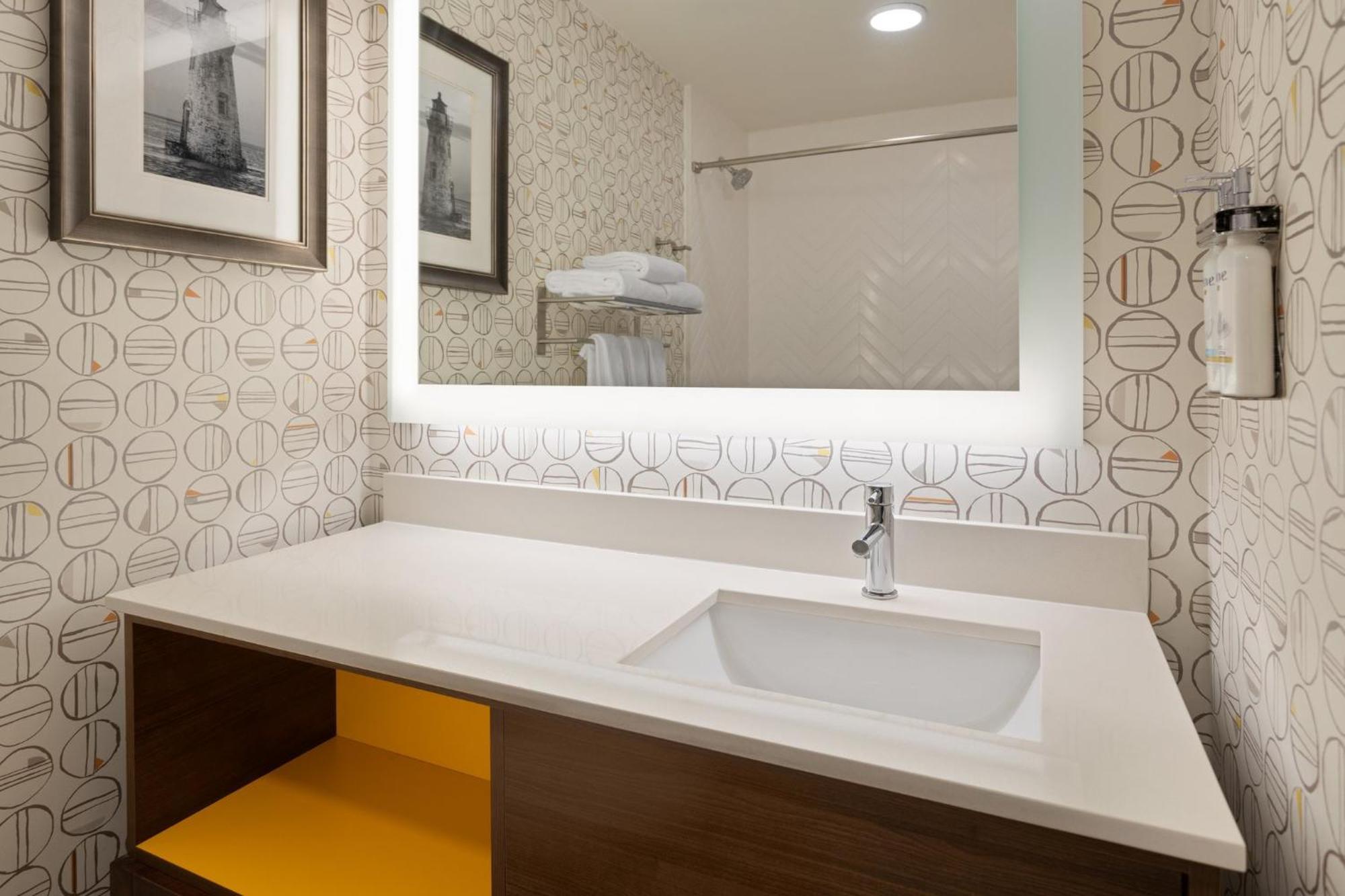 & - Savannah Airport - By Ihg 3* Pooler
