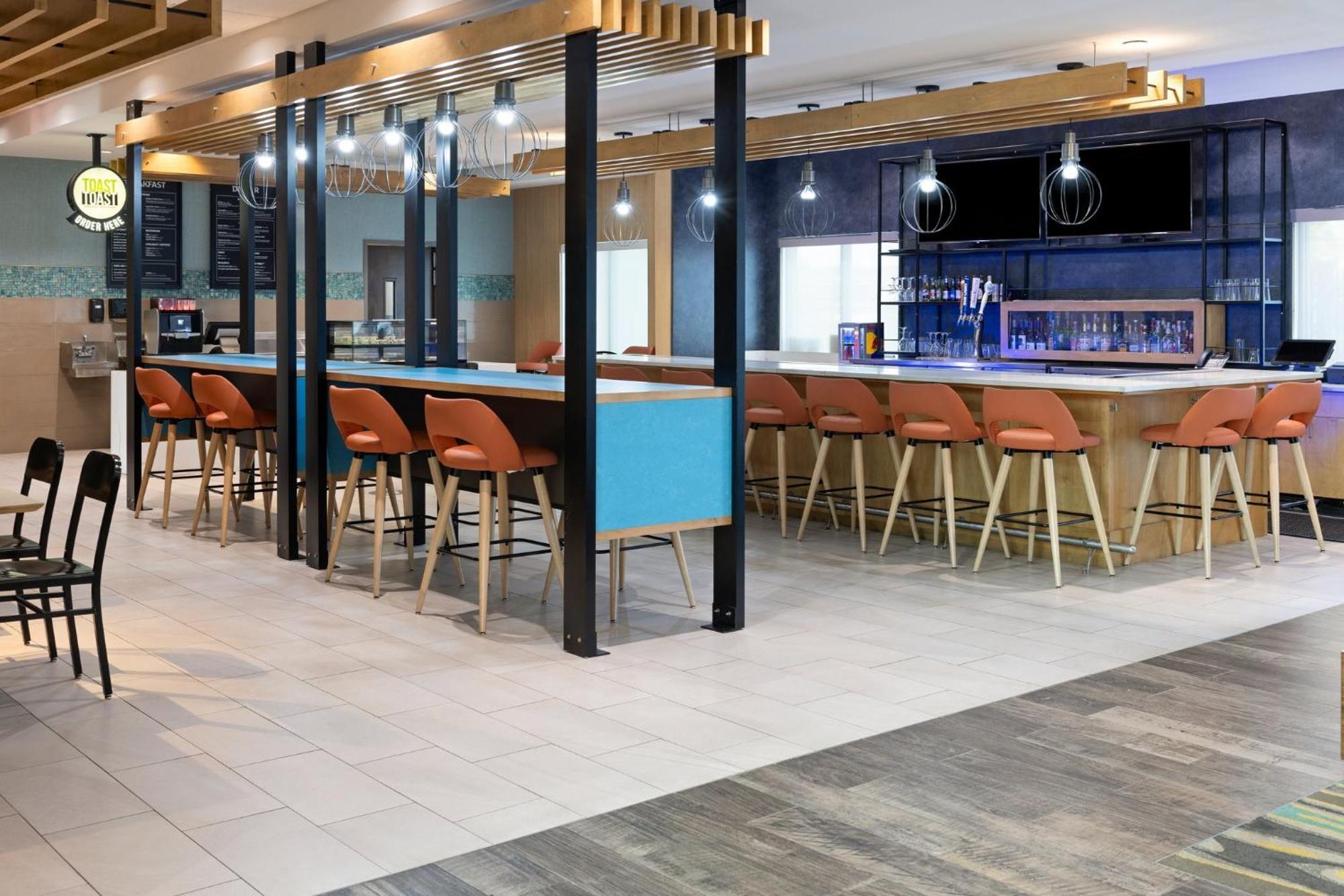 & - Savannah Airport - By Ihg 3*