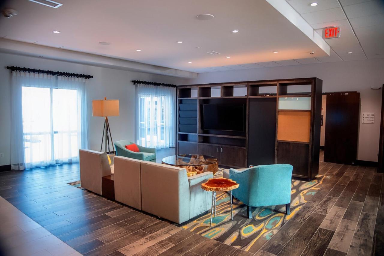 & - Savannah Airport - By Ihg