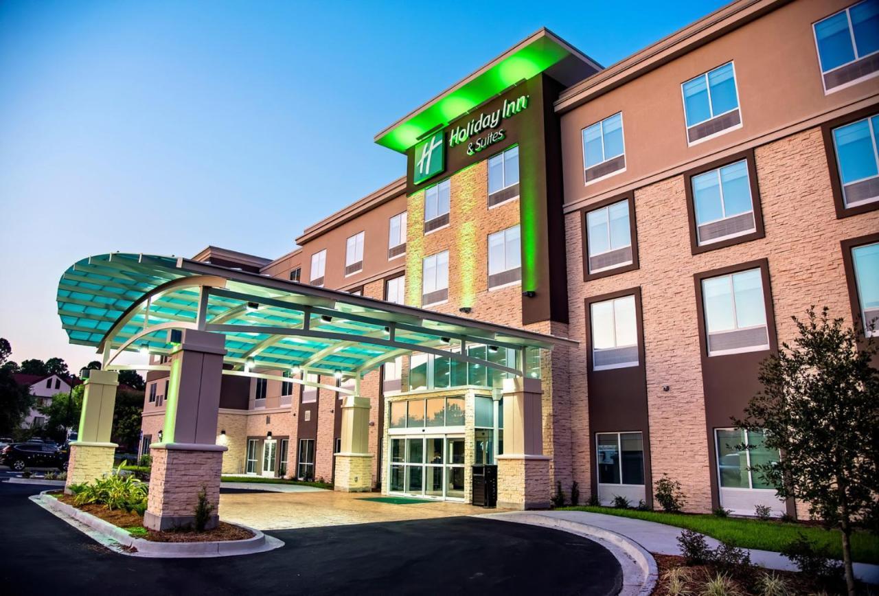 & - Savannah Airport - By Ihg